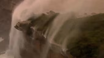 Độc đáo thác nước chảy ngược ở Australia