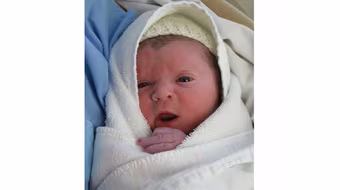 Đừng để trẻ “trúng nắng” giữa mùa đông