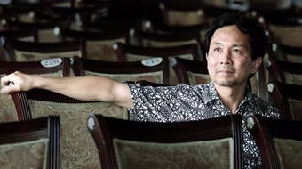 Thong dong dưới  “bầu trời không mái che”