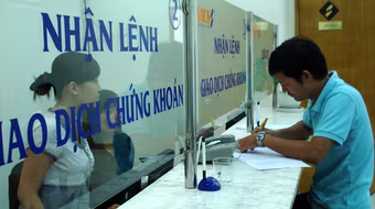 Chứng khoán đang bừng tỉnh 