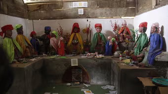 Lời nguyền trong những pho tượng đất sét