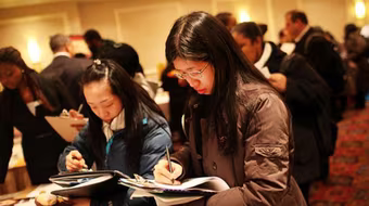 Thị trường lao động Mỹ bớt nóng