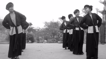 Phá lời nguyền, giữ gìn vốn cổ 