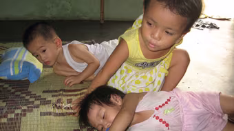 Ai sẽ trông con cho tôi đi làm?