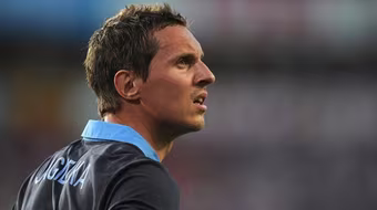 Những tấm vé không hẹn trước 