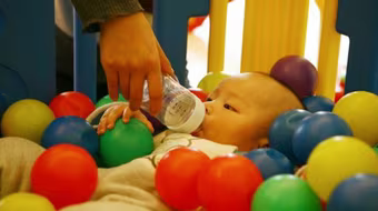 Trung Quốc: Sữa nhiễm thủy ngân, xúc xích có giòi