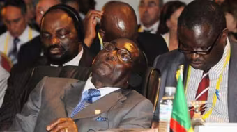 Tổng thống Zimbabwe có thể mất chức vì ngủ gật