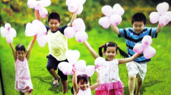 Trăng tròn trong mắt ai? 