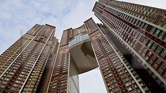 Hồng Kông nơm nớp với “mưa kính”