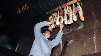 Thưởng “yến tiệc” ở Mồ Sì San 