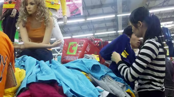 Hàng hiệu - Đìu hiu chợ chiều