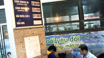 Giảm giá dầu, giữ nguyên giá xăng 