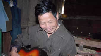 Buộc hai tay, bò quanh núi đá mấy ghìn lần để cai nghiện