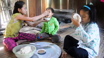 Ba chị em và căn lều trọ học 