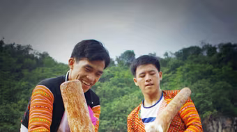 Thơm dẻo bánh giầy Mông ngày Tết 