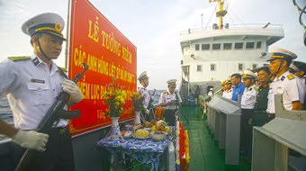 Có các anh nơi đầu sóng 