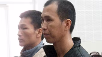 Rủ nhau buôn pháo, chia “lãi” 12 năm tù