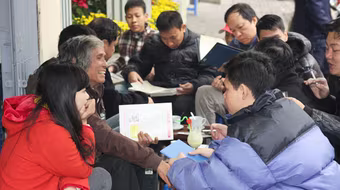 Độc đáo chợ tem hè phố