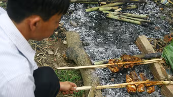 Về bản Chiềng Xôm ăn pa pỉnh tộp