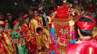 Ấn Đền Trần vừa phát đã hết - "phe ấn" lộng hành