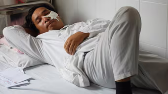 Đã câu trộm điện còn chém người