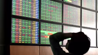 Chứng khoán lại lao dốc