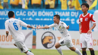 Trọng tài lại bị “thổi còi”