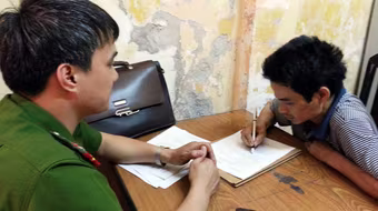 Chém vợ giữa chợ Long Biên