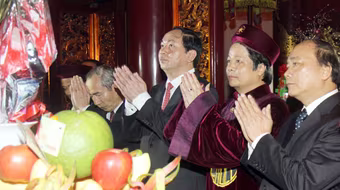 Thành kính tri ân công đức các Vua Hùng 