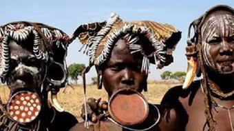 Kiểu làm đẹp kỳ quái của phụ nữ Ethiopya