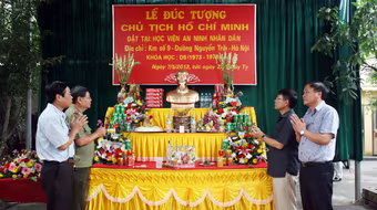 Lễ đúc tượng đồng Chủ tịch Hồ Chí Minh đặt tại Học viện An ninh Nhân dân