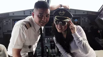 Đình chỉ tổ bay để Lý Nhã Kỳ vào khoang lái