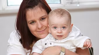 Cậu bé 3 tuần tuổi hồi sinh sau 3 lần tim ngừng đập