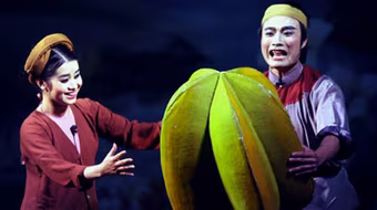 Nghệ sỹ chèo biểu diễn phục vụ thiếu nhi