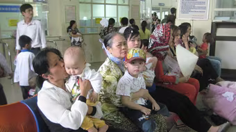 Bệnh nhi nhập viện tăng mạnh do nắng nóng