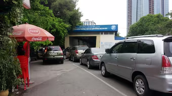 Lũ lượt đi đóng phí bảo trì đường bộ