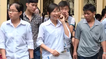 Nhiều thí sinh bị đình chỉ thi vì trót mang theo điện thoại