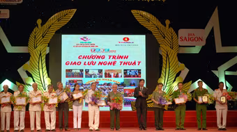 Một cuộc vận động thành công nhiều mặt