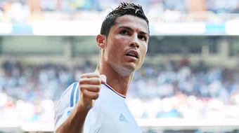 Ronaldo hưởng lương cao nhất thế giới