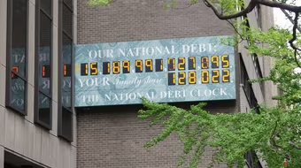 Cuộc chiến nợ công