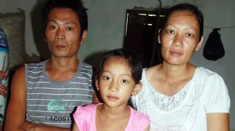 Mất tiền đi làm nô lệ xứ người