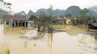 Hà Tĩnh - Quảng Bình ngập chìm trong lũ