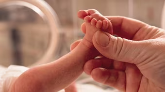 Cha mẹ bị nhiễm HIV: Làm thế nào để con sinh ra khỏe mạnh?