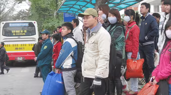 Nghỉ sớm để tránh ùn tắc, kích tiêu dùng