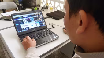 Phát tán phim “nóng” - chiêu kiếm bộn tiền