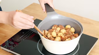 Giá gas tăng, bếp từ đắt khách