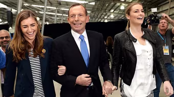 Thủ tướng Australia: “Đôi khi cần phải đòn roi”