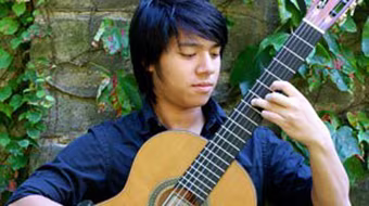 Thần đồng guitar cổ điển trình diễn tại Hà Nội