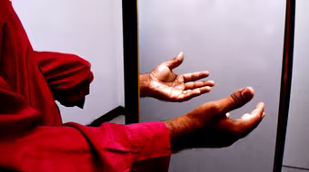 Sự thật về những “cánh tay ma”