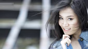 Người đứng ngoài... Showbiz